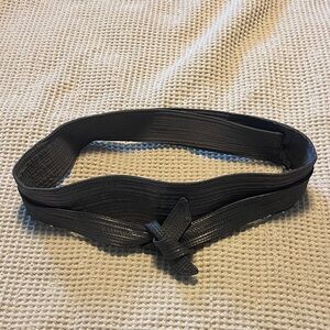 The Limited Textured Wrap Belt - Gunmetal Gray